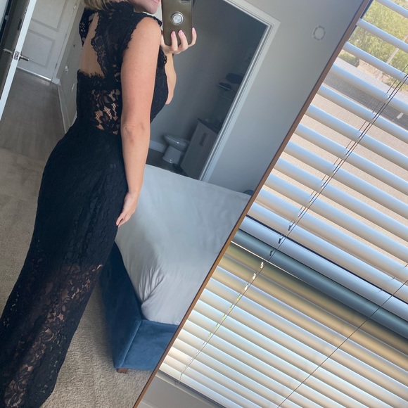 Gorgeous black lace long dress 💃🏼 - Picture 2 of 6